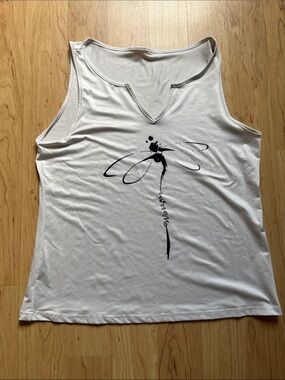 Sleeveless V-Neck Dragonfly Graphic Tank Top - White